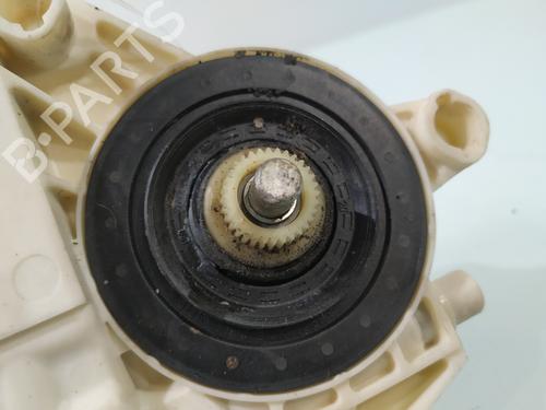 Portierruitmotor rechtsvoor PEUGEOT 407 (6D_) 2.0 HDi 135 (6DRHRH, 6DRHRE, 6DRHRG, 6DRHRJ) | BP30043652E20 