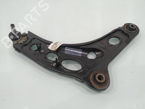 Used Right front suspension arm OPEL VIVARO A Van (X83) [2001-2015]  32083345