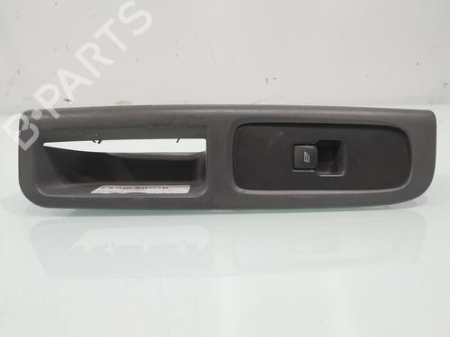Used Right front window switch Right front window switch VOLVO V50 (545) D2 (114 hp) 33037301 33037301
