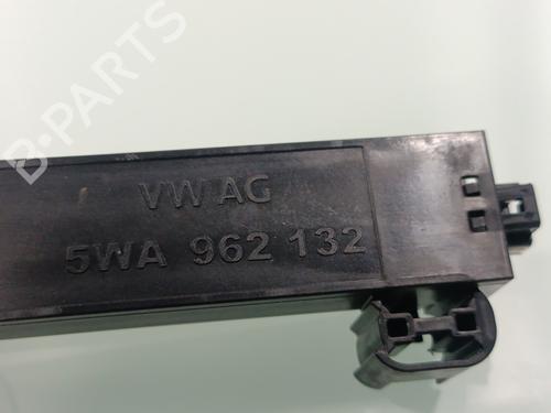 Antenne/Base AUDI A3 Sportback (8YA, 8YF) 35 TDI | BP33440744C140 - Image 5