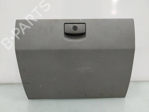 Used Glove box KIA SORENTO I (JC) 2.5 CRDi (170 hp) 9077863