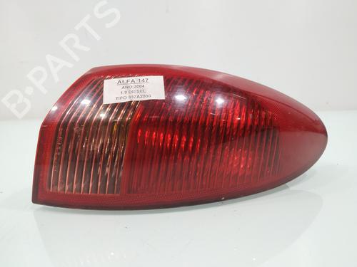 Feu arrière droit ALFA ROMEO 147 (937_) 1.9 JTDM (937.AXD1A, 937.AXV1A, 937.BXB1A) (115 hp) 29582465
