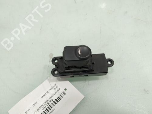 Fensterheberschalter links hinten HYUNDAI i30 Estate (FD) 1.6 CRDi (90 hp) 17156200