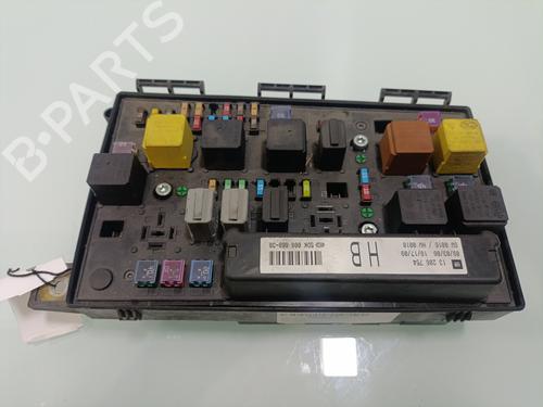 Used Fuse box Fuse box OPEL ZAFIRA / ZAFIRA FAMILY B (A05) 1.9 CDTI (M75) (100 hp) 36032226 36032226