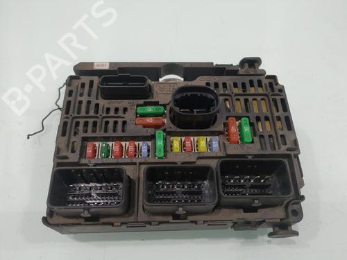 Used Fuse box Fuse box 37012193 37012193