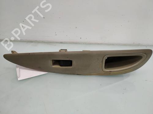 Used Right front window switch NISSAN PRIMERA (P12) 2.2 Di (126 hp) 9819607