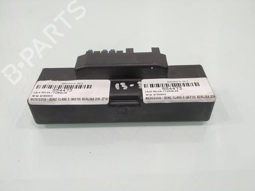 Caixa de fusíveis MERCEDES-BENZ E-CLASS (W210) E 230 (210.037) (150 hp) 31269023