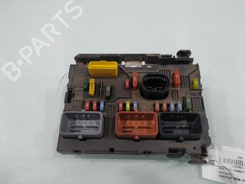 Caja reles / fusibles Caja reles / fusibles 38310915 38310915