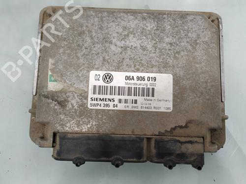 Used Engine control unit (ECU) VW GOLF IV (1J1) 1.6 (100 hp) 8828440