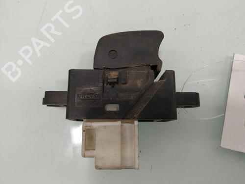 Used Left rear window switch NISSAN X-TRAIL I (T30) 2.2 Di 4x4 (114 hp) 10983661