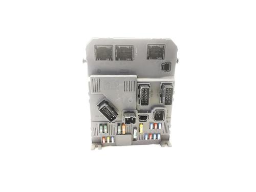 Used Fuse box Fuse box 39033052 39033052
