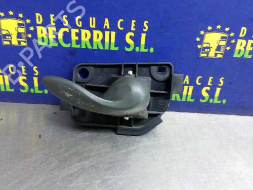 Puxador interior frente direito FIAT PUNTO (188_) 1.3 JTD 16V (70 hp) 8438381