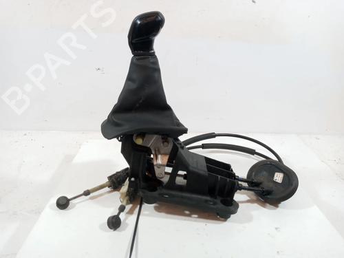 Used Gear lever PEUGEOT 208 I (CA_, CC_) 1.2 VTI 82 (82 hp) 8483326
