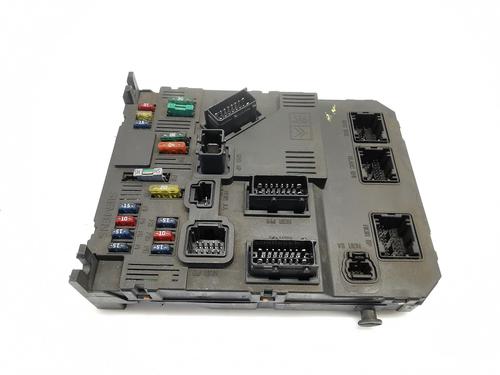 Used Fuse box Fuse box 36784782 36784782
