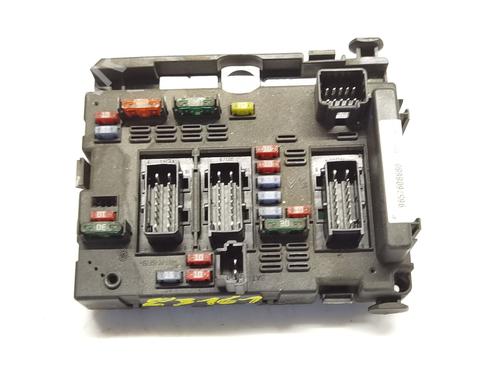 Used Fuse box Fuse box 39598527 39598527