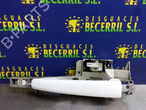 Used Front left exterior door handle PEUGEOT 407 (6D_) 2.0 (6DRFNB, 6DRFNE) (136 hp) 8444682