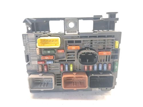Used Fuse box Fuse box 38872718 38872718