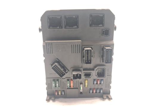 Used Fuse box Fuse box 36807718 36807718