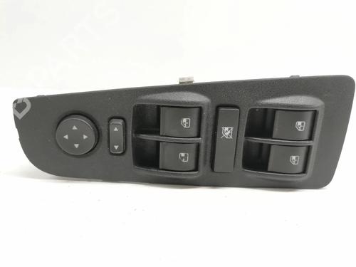 Używane Przełącznik szyby przedniej lewej FIAT BRAVO II (198_) 1.9 D Multijet (198AXB1A) (120 hp) 8870504