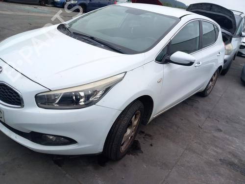 Left front fog light KIA CEE'D (JD) 1.4 CRDi 90 | BP36378516C30 - Image 3