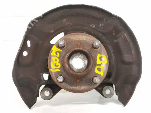 Used Right front steering knuckle TOYOTA YARIS (_P9_) 1.4 D-4D (NLP90_, NLP90R) (90 hp) 12858686