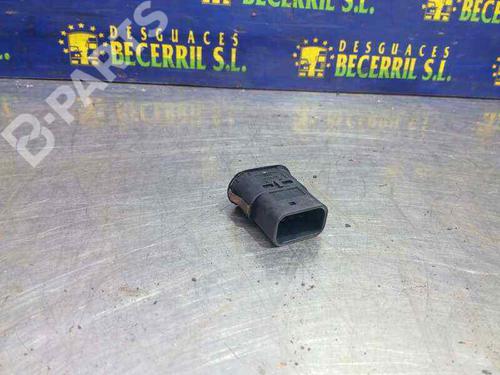 Used Right rear window switch Right rear window switch FORD MONDEO II (BAP) 1.8 TD (90 hp) 8429527 8429527