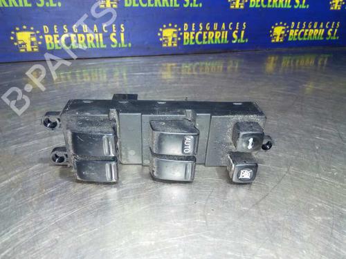 Used Left front window switch NISSAN PRIMERA (P12) 2.2 Di (126 hp) 8429236