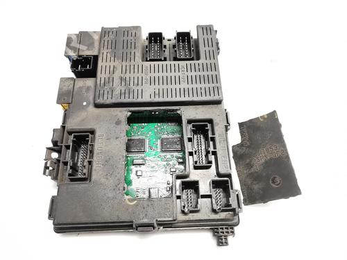 Used Fuse box PEUGEOT 406 (8B) 2.0 HDI 110 (109 hp) 25381915