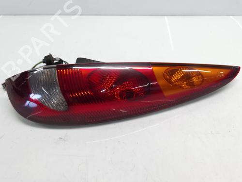 Used Right taillight NISSAN ALMERA TINO (V10) 2.2 dCi (136 hp) 28359241