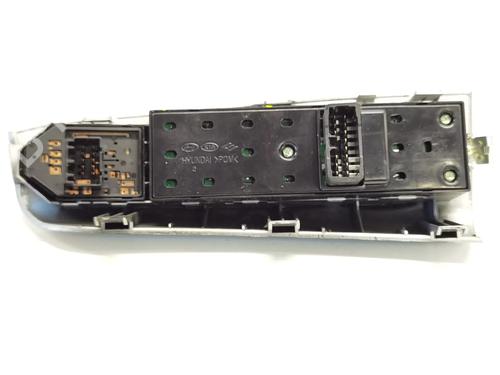 Left front window switch KIA SPORTAGE II (JE_, KM_)  | BP19654639I27