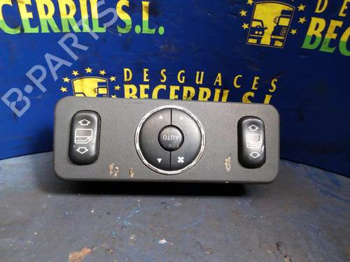 Used Right rear window switch MERCEDES-BENZ M-CLASS (W163) [1998-2005]  8424892