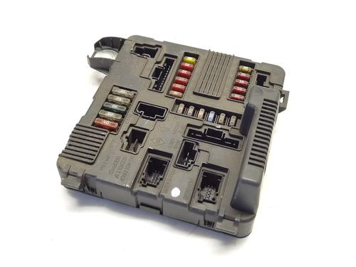 Used Fuse box Fuse box 38539630 38539630