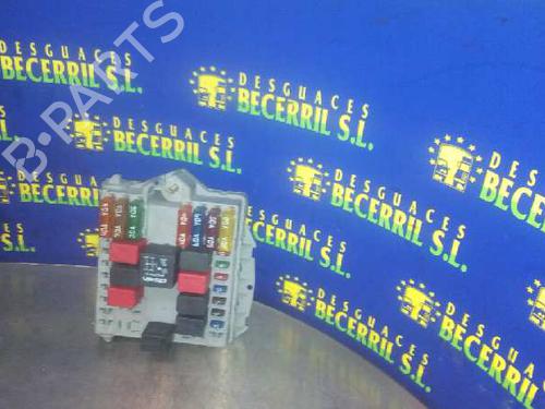 Used Fuse box FIAT PUNTO (188_) 1.2 16V 80 (188.233, .235, .253, .255, .333, .353, .639,... (80 hp) 8435144