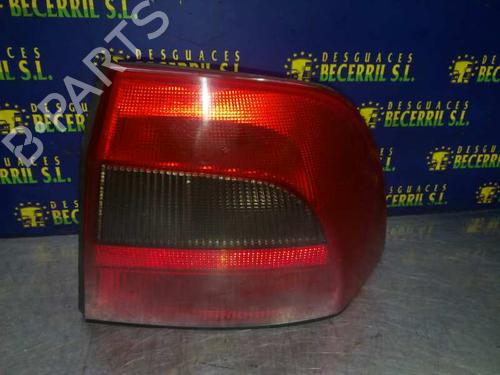 Used Right taillight OPEL VECTRA B (J96) 2.2 i 16V (F19) (147 hp) 8433704