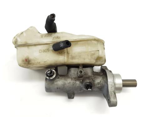 Used Brake master cylinder VW TRANSPORTER T5 Van (7HA, 7HH, 7EA, 7EH) 1.9 TDI (105 hp) 13742159