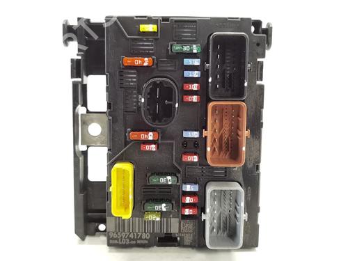 Used Fuse box CITROËN C2 (JM_) 1.4 HDi (68 hp) 25382392