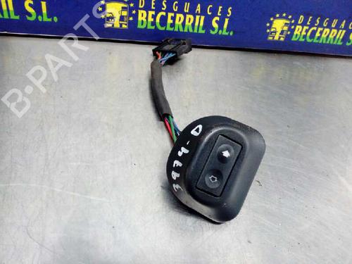 Interrupteur de vitre avant droite RENAULT CLIO II (BB_, CB_) 1.2 (BB0A, BB0F, BB10, BB1K, BB28, BB2D, BB2H, CB0A,... (58 hp) 8200060046