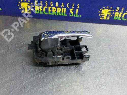 Used Rear right interior door handle Rear right interior door handle NISSAN X-TRAIL I (T30) 2.2 Di 4x4 (114 hp) 8437848 8437848