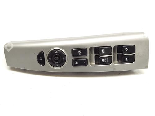 Interrupteur de vitre avant gauche HYUNDAI SANTA FÉ II (CM) 2.2 CRDi (155 hp) 31982719