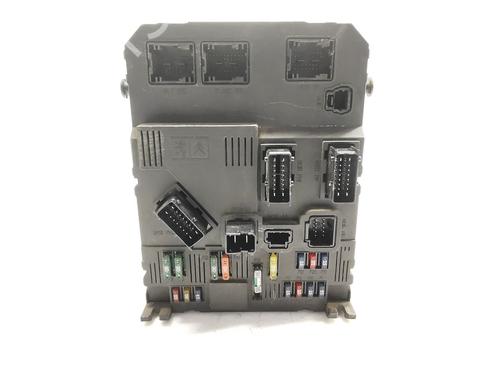 Used Fuse box Fuse box 36674617 36674617