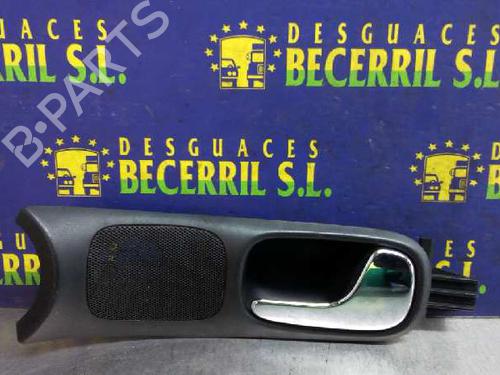 Maneta interior delantera derecha AUDI A4 B5 (8D2) 1.9 TDI (110 hp) 8441999