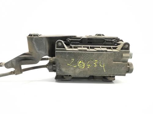 Used Electric handbrake RENAULT SCÉNIC II (JM0/1_) 1.9 dCi (JM14) (131 hp) 28132852