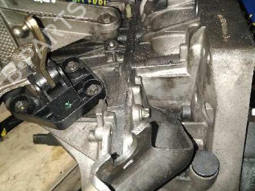 Used Gearbox NISSAN ALMERA II (N16) 2.2 dCi (112 hp) 8450650