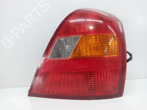 Right taillight HYUNDAI ELANTRA III Saloon (XD) 2.0 CRDi (113 hp) 9298091