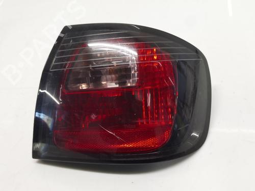 Used Right taillight NISSAN PRIMERA Hatchback (P11) [1996-2002]  31171545