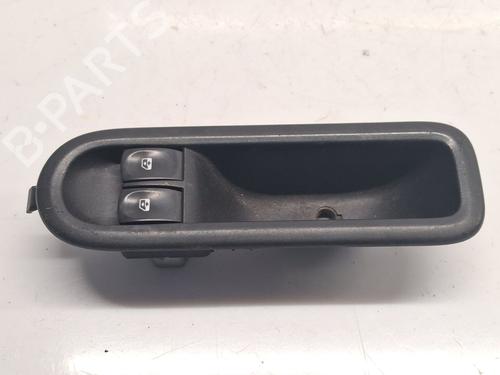 Used Left front window switch RENAULT CLIO III (BR0/1, CR0/1) 1.5 dCi (C/BR0G, C/BR1G) (68 hp) 29979233