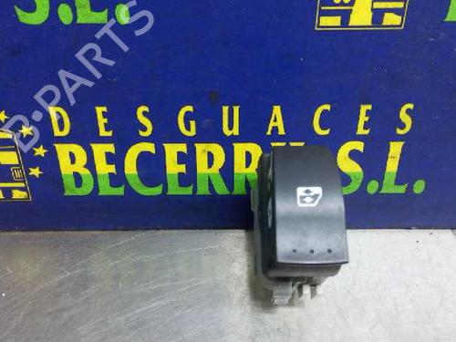 Pulsantiera posteriore destra RENAULT ESPACE IV (JK0/1_) 2.2 dCi (JK0H) (150 hp) 28082