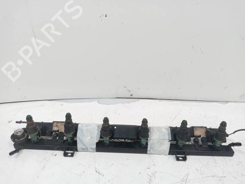 Used Injection rail BMW 5 (E34) 525 i 24V (192 hp) 11634962