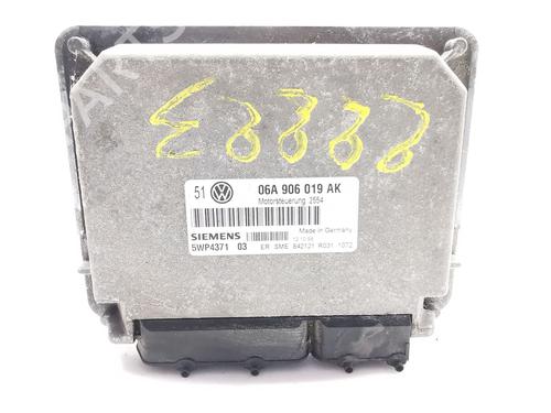 Used Engine control unit (ECU) Engine control unit (ECU) VW GOLF IV (1J1) 1.6 (100 hp) 33854668 33854668