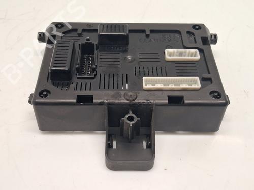 Used Fuse box RENAULT CLIO III (BR0/1, CR0/1) [2005-2014]  33161592